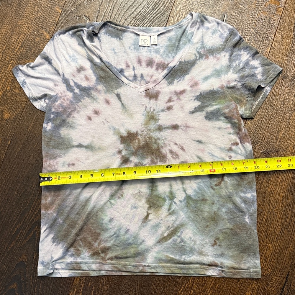 4. BP. Hand Tie Dyed - V Neck T-Shirt - Nordstrom Exclusive Brand - Picture 5 of 7